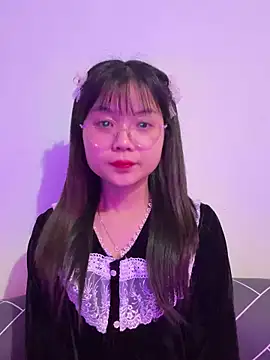 Snapshot of Maeve2k5 chatting on November 4, 1:10 pm Maeve2k5 online show from November 4, 1:10 pm