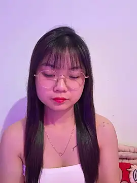 Snapshot of Maeve2k5 chatting on November 5, 2:44 am Maeve2k5 online show from November 5, 2:44 am