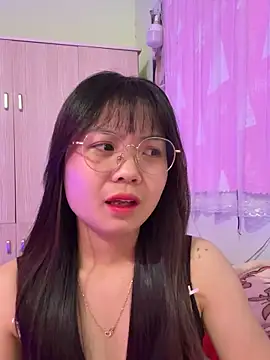 Snapshot of Maeve2k5 chatting on November 26, 10:27 am Maeve2k5 online show from November 26, 10:27 am