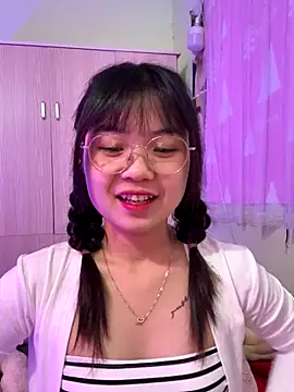 Snapshot of Maeve2k5 chatting on December 2, 2:06 am Maeve2k5 online show from December 2, 2:06 am