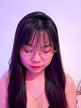 Snapshot of Maeve2k5 chatting on December 3, 12:51 am Maeve2k5 online show from December 3, 12:51 am