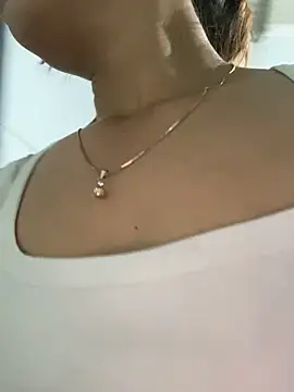 Snapshot of Linaannn chatting on October 22, 3:29 am Linaannn online show from October 22, 3:29 am