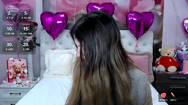 Snapshot of VioletUmi chatting on February 11, 9:31 am VioletUmi online show from February 11, 9:31 am