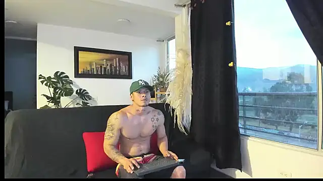 MARCELOANDLUCIAN online show from February 17, 11:20 pm