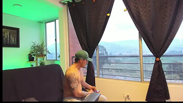 MARCELOANDLUCIAN online show from November 12, 10:30 pm