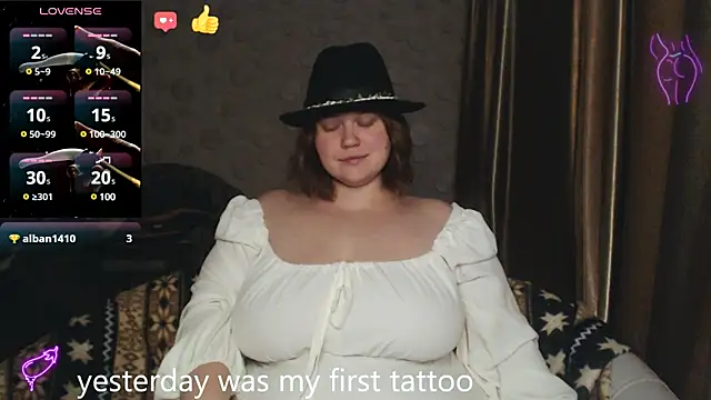 Snapshot of daisy_low chatting on February 19, 7:59 pm daisy low online show from February 19, 7:59 pm