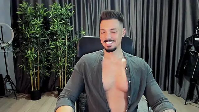 Snapshot of HaydenSpearss chatting on December 7, 8:00 am HaydenSpearss online show from December 7, 8:00 am