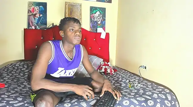 blackWhite hot online show from February 4, 10:43 am