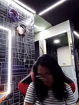 Snapshot of AdelinaMiran90 chatting on September 21, 4:03 am AdelinaMiran90 online show from September 21, 4:03 am