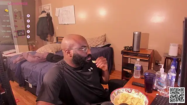 Snapshot of MrChuckDailyXXX chatting on December 7, 11:45 pm MrChuckDailyXXX online show from December 7, 11:45 pm