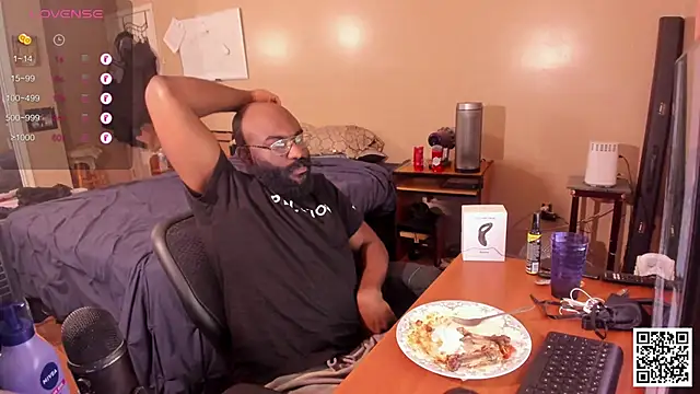 Snapshot of MrChuckDailyXXX chatting on December 11, 9:12 pm MrChuckDailyXXX online show from December 11, 9:12 pm