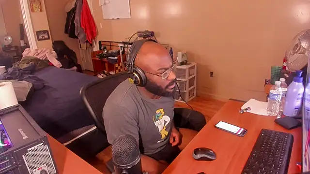 Snapshot of MrChuckDailyXXX chatting on January 11, 10:29 am MrChuckDailyXXX online show from January 11, 10:29 am