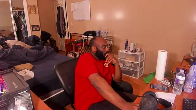 Snapshot of MrChuckDailyXXX chatting on January 27, 11:22 am MrChuckDailyXXX online show from January 27, 11:22 am