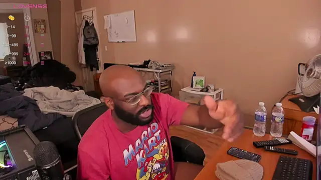 Snapshot of MrChuckDailyXXX chatting on February 13, 3:03 pm MrChuckDailyXXX online show from February 13, 3:03 pm