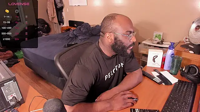 Snapshot of MrChuckDailyXXX chatting on March 17, 1:46 am MrChuckDailyXXX online show from March 17, 1:46 am