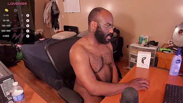 Snapshot of MrChuckDailyXXX chatting on March 21, 4:39 am MrChuckDailyXXX online show from March 21, 4:39 am