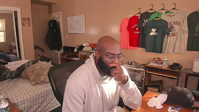 Snapshot of MrChuckDailyXXX chatting on October 21, 1:45 pm MrChuckDailyXXX online show from October 21, 1:45 pm