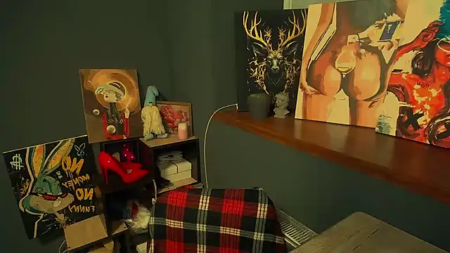 luxie milady online show from April 1, 12:50 pm