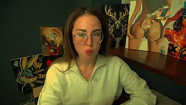 luxie milady online show from April 8, 12:49 pm