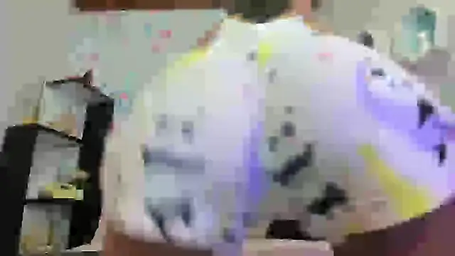 Snapshot of EMMA_SWEETT1 chatting on January 19, 4:04 pm EMMA SWEETT1 online show from January 19, 4:04 pm