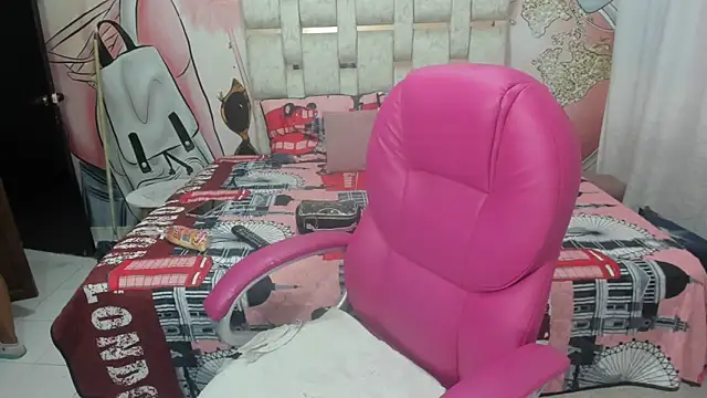 Snapshot of EMMA_SWEETT1 chatting on February 12, 12:22 pm EMMA SWEETT1 online show from February 12, 12:22 pm