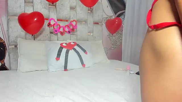 Snapshot of EMMA_SWEETT1 chatting on February 16, 3:38 pm EMMA SWEETT1 online show from February 16, 3:38 pm