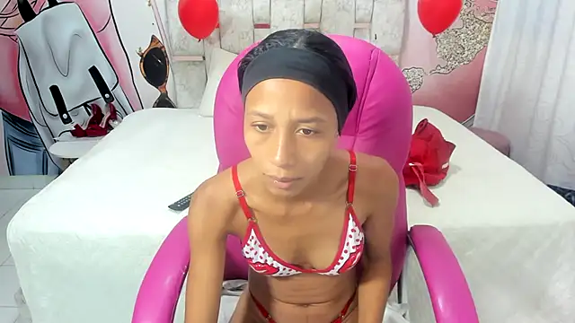 Snapshot of EMMA_SWEETT1 chatting on February 24, 12:37 pm EMMA SWEETT1 online show from February 24, 12:37 pm