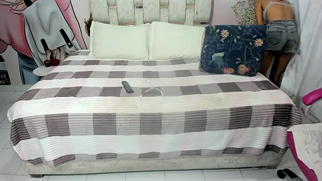 Snapshot of EMMA_SWEETT1 chatting on March 15, 3:27 pm EMMA SWEETT1 online show from March 15, 3:27 pm