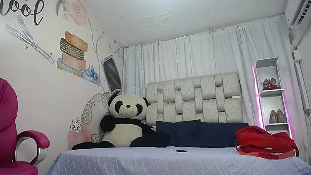 Snapshot of EMMA_SWEETT1 chatting on September 28, 12:32 pm EMMA SWEETT1 online show from September 28, 12:32 pm