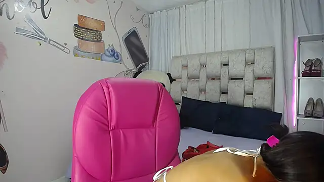 Snapshot of EMMA_SWEETT1 chatting on October 6, 12:46 pm EMMA SWEETT1 online show from October 6, 12:46 pm