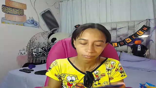 Snapshot of EMMA_SWEETT1 chatting on October 8, 12:36 pm EMMA SWEETT1 online show from October 8, 12:36 pm