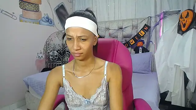 Snapshot of EMMA_SWEETT1 chatting on October 10, 12:48 pm EMMA SWEETT1 online show from October 10, 12:48 pm