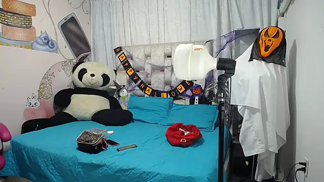 Snapshot of EMMA_SWEETT1 chatting on October 30, 1:12 pm EMMA SWEETT1 online show from October 30, 1:12 pm