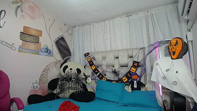 Snapshot of EMMA_SWEETT1 chatting on November 3, 12:39 pm EMMA SWEETT1 online show from November 3, 12:39 pm