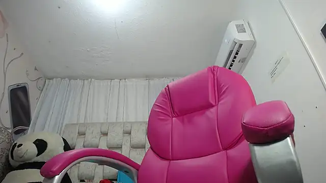 Snapshot of EMMA_SWEETT1 chatting on November 14, 12:48 pm EMMA SWEETT1 online show from November 14, 12:48 pm