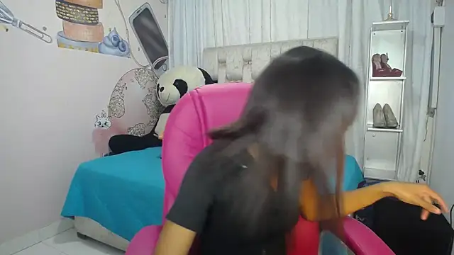 Snapshot of EMMA_SWEETT1 chatting on November 15, 6:37 pm EMMA SWEETT1 online show from November 15, 6:37 pm