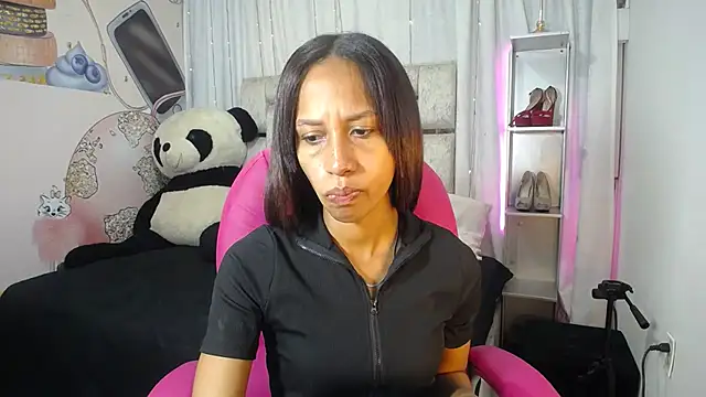 Snapshot of EMMA_SWEETT1 chatting on November 25, 6:30 pm EMMA SWEETT1 online show from November 25, 6:30 pm