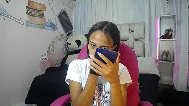 Snapshot of EMMA_SWEETT1 chatting on November 26, 12:28 pm EMMA SWEETT1 online show from November 26, 12:28 pm