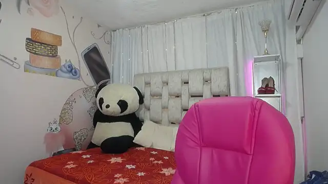 Snapshot of EMMA_SWEETT1 chatting on November 30, 12:42 pm EMMA SWEETT1 online show from November 30, 12:42 pm