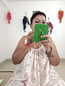 Snapshot of YOUR_LOVELY-40 chatting on November 11, 3:17 am YOUR LOVELY-40 online show from November 11, 3:17 am