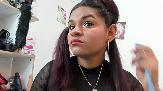 Snapshot of GenesisTT chatting on November 22, 4:00 am GenesisTT online show from November 22, 4:00 am