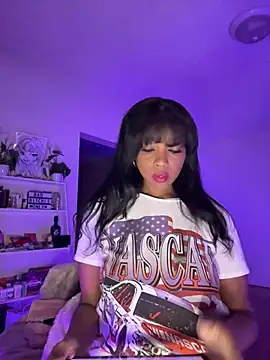 Snapshot of Blazerina chatting on March 6, 7:03 am Blazerina online show from March 6, 7:03 am