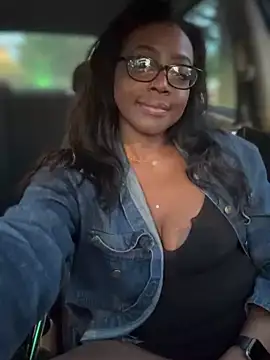 Snapshot of Blazerina chatting on September 14, 12:10 am Blazerina online show from September 14, 12:10 am