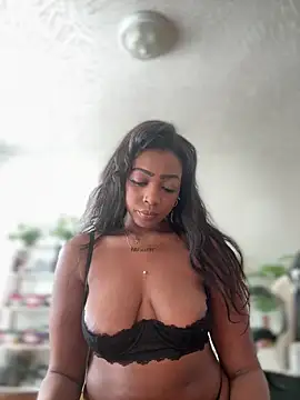 Snapshot of Blazerina chatting on October 20, 5:57 pm Blazerina online show from October 20, 5:57 pm