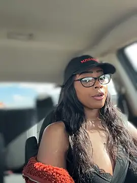 Snapshot of Blazerina chatting on October 29, 5:25 pm Blazerina online show from October 29, 5:25 pm