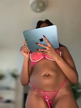 Snapshot of Blazerina chatting on November 8, 8:18 pm Blazerina online show from November 8, 8:18 pm