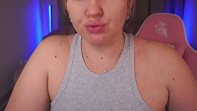 Snapshot of KiraCandyS chatting on March 14, 3:59 am KiraCandyS online show from March 14, 3:59 am