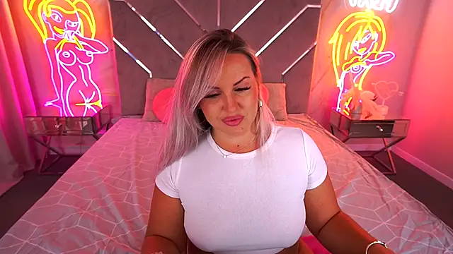 Snapshot of KiraCandyS chatting on September 8, 8:52 pm KiraCandyS online show from September 8, 8:52 pm