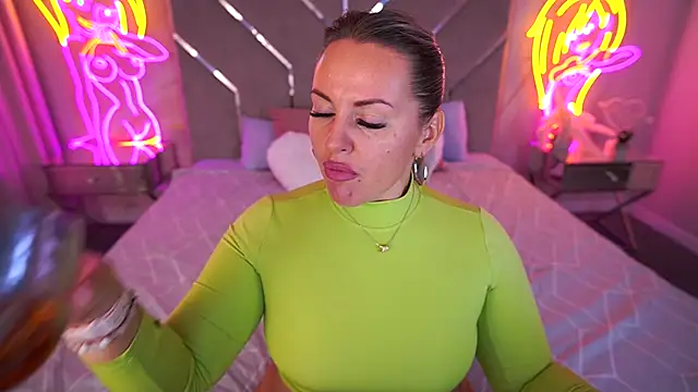 Snapshot of KiraCandyS chatting on September 25, 8:56 pm KiraCandyS online show from September 25, 8:56 pm