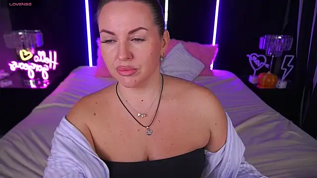 Snapshot of KiraCandyS chatting on November 21, 9:57 pm KiraCandyS online show from November 21, 9:57 pm